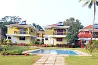 Kolam Renang TripThrill Costa Holidays 3 BHK Villa