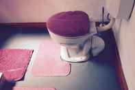 Toilet Kamar African Home Accommodation