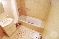 In-room Bathroom Edymar