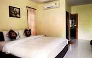 Kamar Tidur 3 Ron's Bungalow