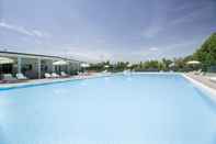 Swimming Pool Residence Long Beach Village