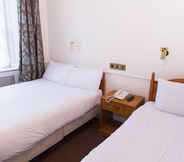 Kamar Tidur 7 Europa House Hotel