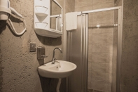 Toilet Kamar Edrin Hotel