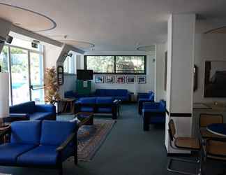 Lobby 2 Hotel Caravan