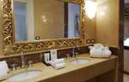 Phòng tắm bên trong 7 Cà Bonfadini Historic Experience