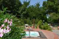 Swimming Pool Bed & Breakfast La Valle