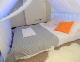 Kamar Tidur 2 Warwick Home Lisca House