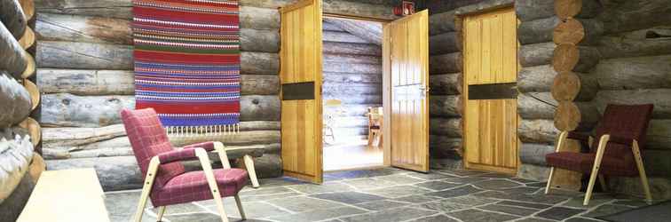 Lobby Saarikejo Log Chalet