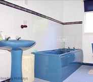 In-room Bathroom 5 Steading Holidays - Ardvaig