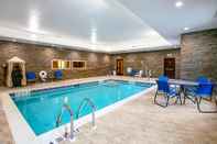 Swimming Pool Comfort Suites Fishkill near Interstate 84