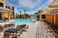 Swimming Pool Hyatt House across from Universal Orlando Resort