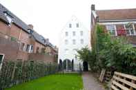 Exterior Canal Garden Apartment