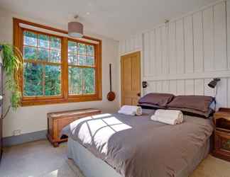 Bedroom 2 St Johns House