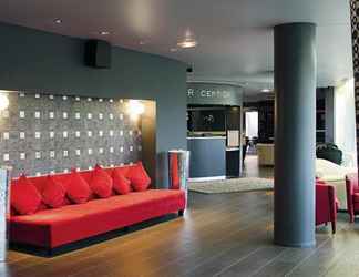 Lobby 2 Standing Hôtel Suites by Actisource