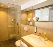 In-room Bathroom 7 HELDs Vitalhotel