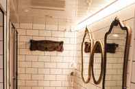 In-room Bathroom Pars Teatro Hostel