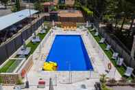 Swimming Pool Hotel Marivella