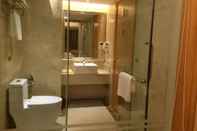 In-room Bathroom Vienna Hotel Qingyuan Taihe Ancient Cave