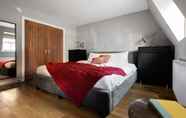 Bedroom 2 The Norfolk Maisonette - Lovely 4BDR Mews Home in Paddington