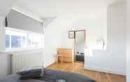 Bedroom 3 The Blue Compass - Modern & Central 4BDR Townhouse with Garden