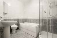 Phòng tắm bên trong The Lapis Lounge - Large 3BDR House at River Avon