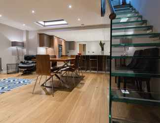 Bedroom 2 The Escalier Mews - Stunning 3BDR Mews Home Flooded with Natural Light