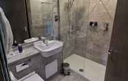 In-room Bathroom 3 Seamill House Hotel