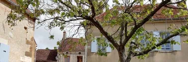 Exterior L'auberge de Treigny - Hostel