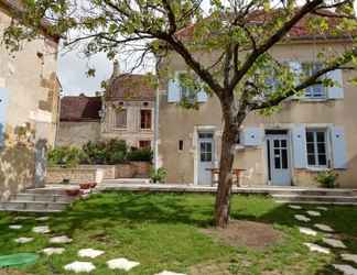 Exterior 2 L'auberge de Treigny - Hostel