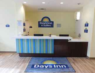 Lobby 2 Days Inn & Suites by Wyndham Kearney