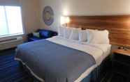 Bedroom 7 Days Inn & Suites by Wyndham Kearney
