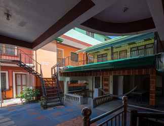 Sảnh chờ 2 Buena Lynne's Lodging