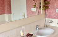 In-room Bathroom 7 MI CAPRICHO C11 luxury apartment by the Sea