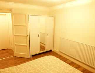 Bedroom 2 SS Property Hub - Canary Wharf Apartment