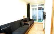 Common Space 2 SS Property Hub - Family Apartment Kensington