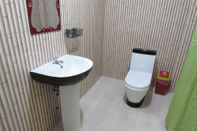 Toilet Kamar MOPE Beach Resort