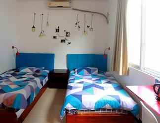 Bedroom 2 Yangshuo Showbiz Youth Hostel