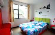 Kamar Tidur 5 Yangshuo Showbiz Youth Hostel