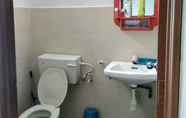 Toilet Kamar 3 Alya Homestay