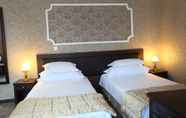 Kamar Tidur 2 Strimon Garden Medical SPA Hotel