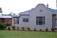 Exterior Village Lodge Harrismith