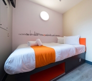 Bedroom 6 easyHotel Glasgow