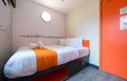 Bedroom 6 easyHotel Glasgow