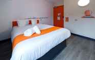 Bedroom 4 easyHotel Glasgow