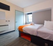 Bedroom 5 easyHotel Glasgow