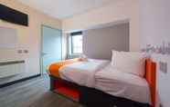 Bedroom 5 easyHotel Glasgow