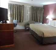 Bedroom 3 SureStay Plus Hotel by Best Western Auburn