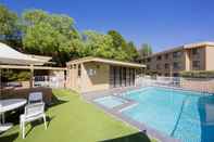 Swimming Pool Accommodate Canberra - Kingston Court