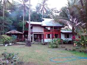 Exterior 4 Batuan Hammock Hostel