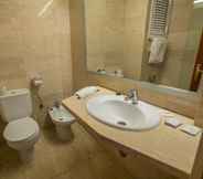 Toilet Kamar 2 Hotel Golden Sand